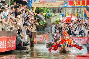 体坛：高准翼患肠胃炎比赛日上午临时增补进首发，原定童磊顶上